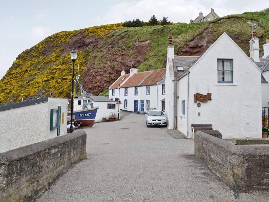 Fisherman'S Cottage In Pennan Экстерьер фото