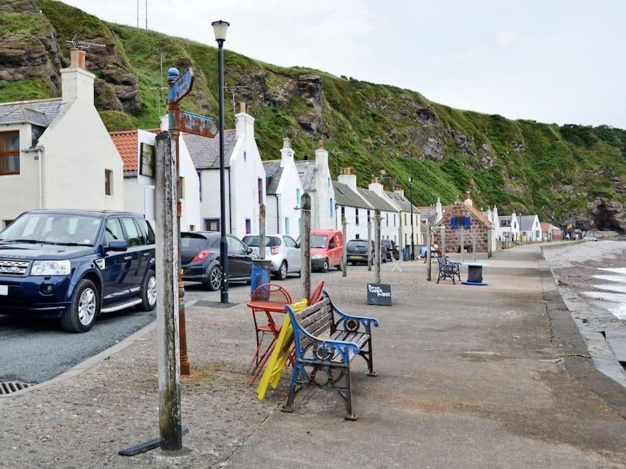 Fisherman'S Cottage In Pennan Экстерьер фото